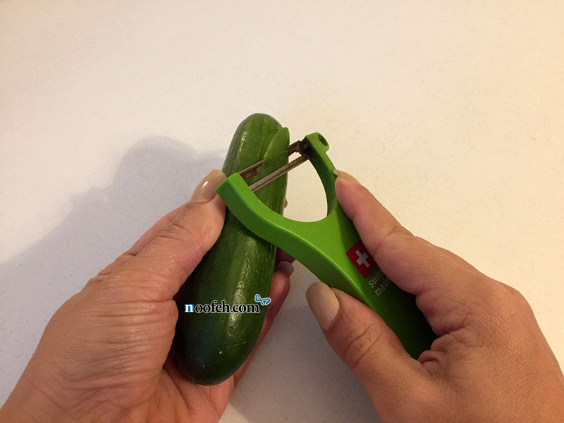 کندن پوست خیار